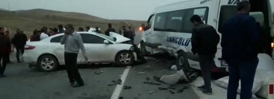 Hakkari - Van Yolunda feci kaza: 1 ölü 18 yaralı