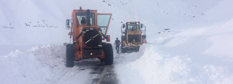 Hakkari’de 90 yerleşim yerinin yolu kapandı