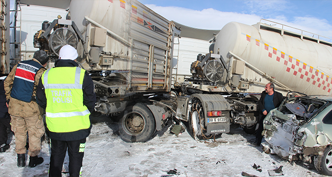 Erzurum'da 10 aracın karıştığı zincirleme trafik kazası: 1 ölü