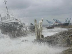 Panama'da onlarca gemi karaya oturdu