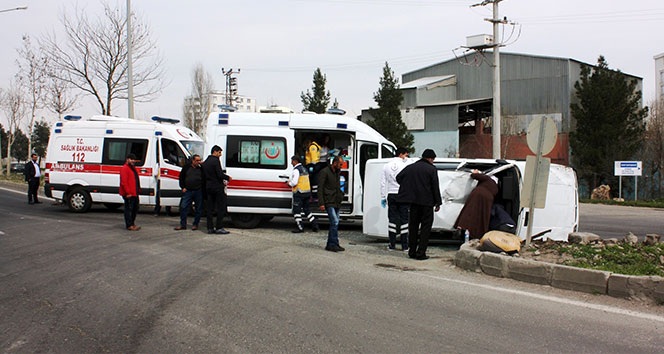 Diyarbakır'da otomobil takla attı: 4 yaralı