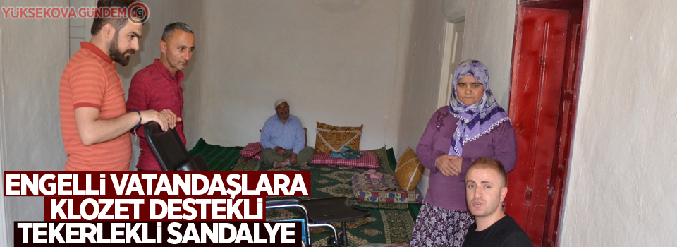 Engelli vatandaşlara klozet destekli tekerlekli sandalye