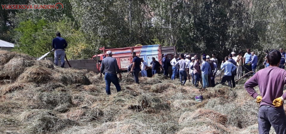 Yüksekova’da yangın; bin 500 bağ ot yandı