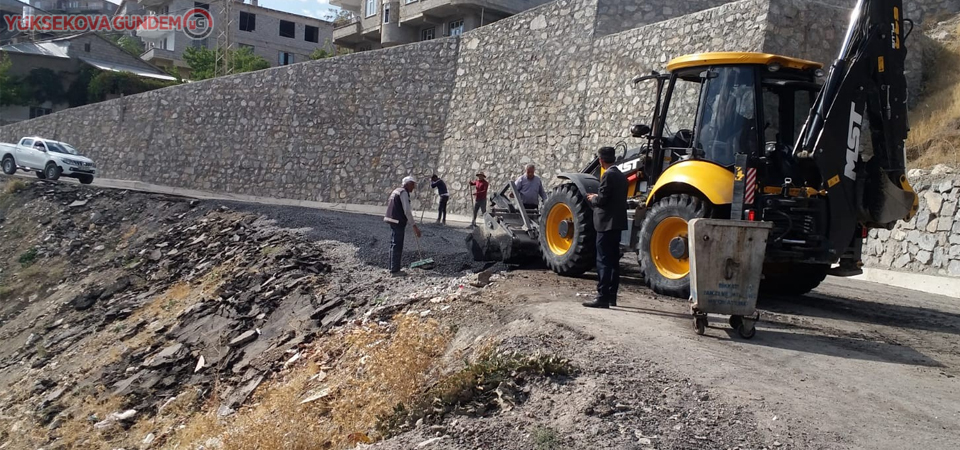 Hakkari’de mahalle yolları onarılıyor