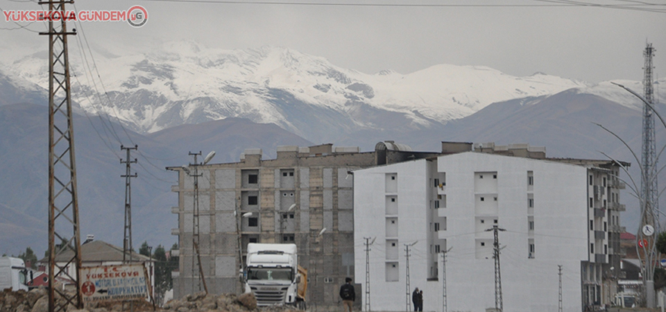 Yüksekova’daki yüksek kesimlere kar yağdı