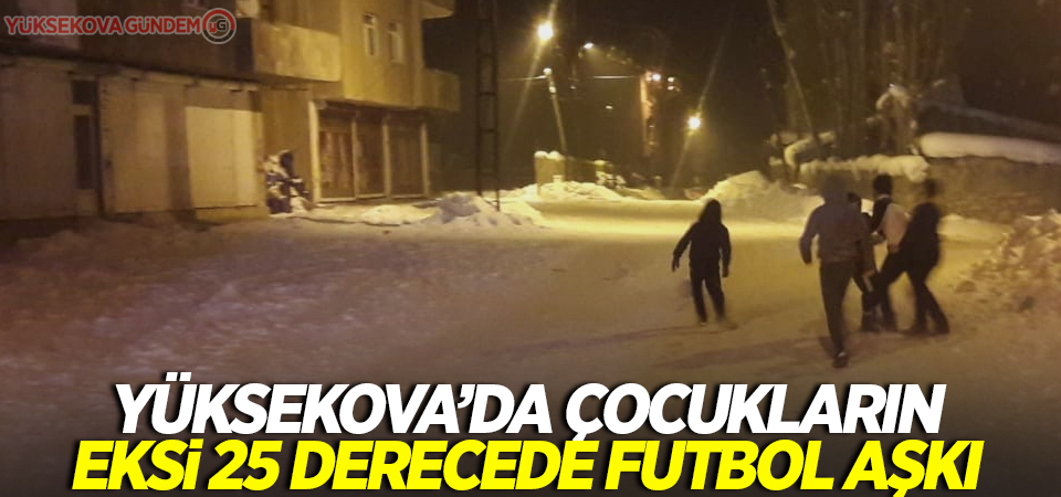 Yüksekova’da çocukların eksi 25 derecede futbol aşkı