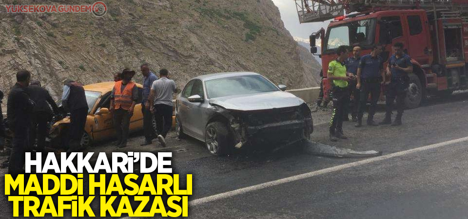 Hakkari’de maddi hasarlı trafik kazası