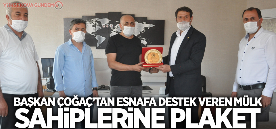 Başkan Çoğaç’tan esnafa destek veren mülk sahiplerine plaket