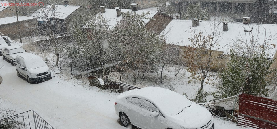 Bitlis’e mevsimin ilk karı yağdı