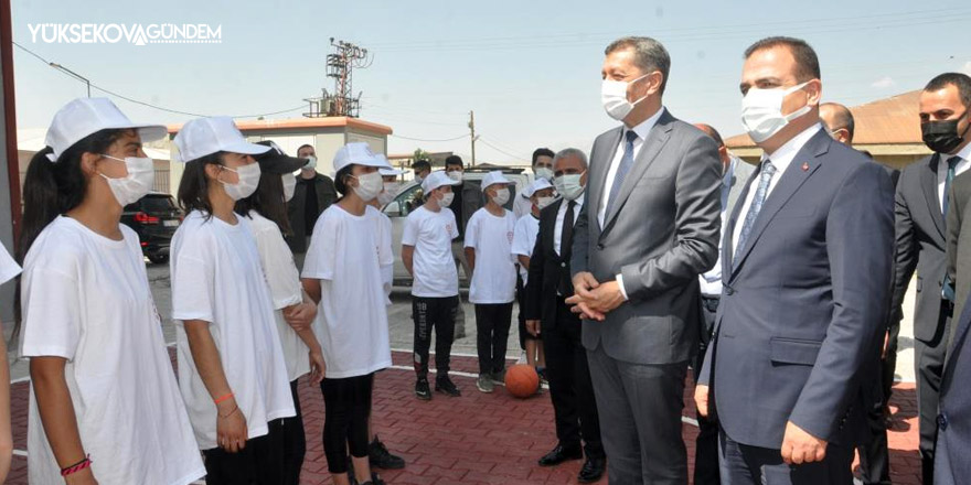 Bakan Selçuk Yüksekova’da