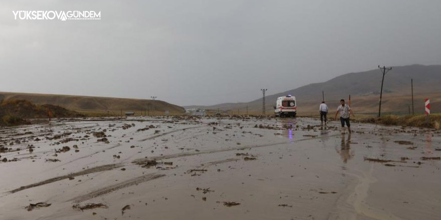 Başkale’yi sel vurdu