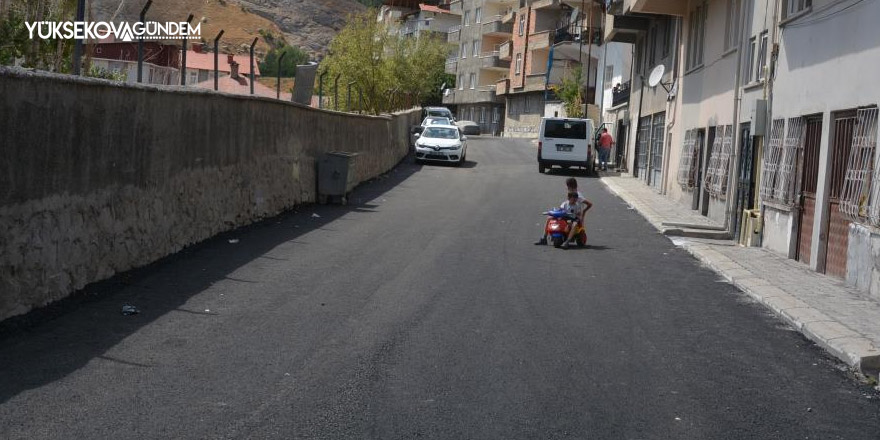 Hakkari’de mahalle yolları asfaltlanıyor