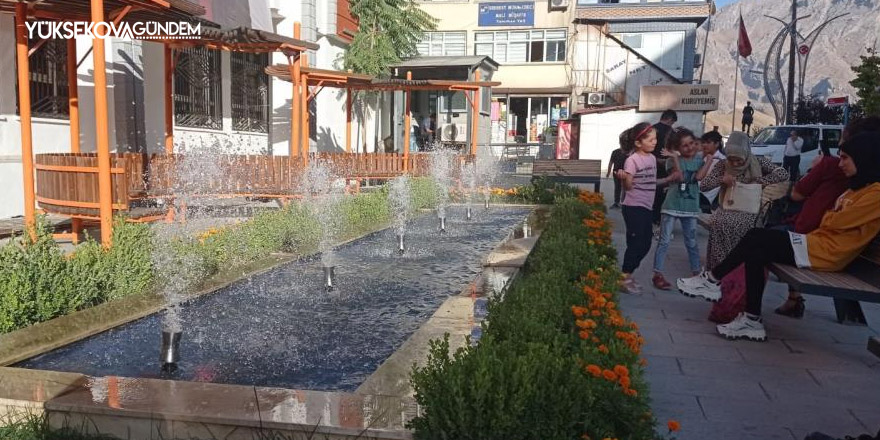 Yenilenen fıskiyelerle Hakkari rengarenk oldu