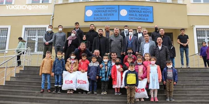 Avrupa'dan sınırdaki çocuklara giyim yardımı