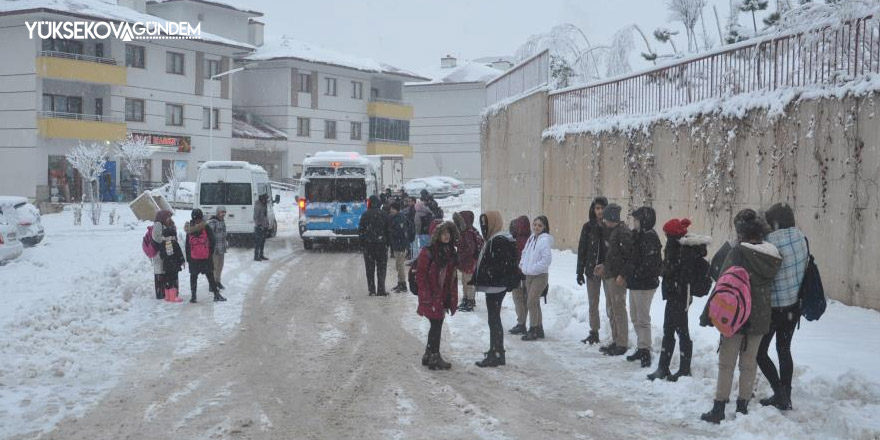 Yüksekova’da kar tatili