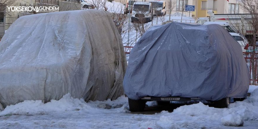 Yüksekova’da dondurucu soğuklar