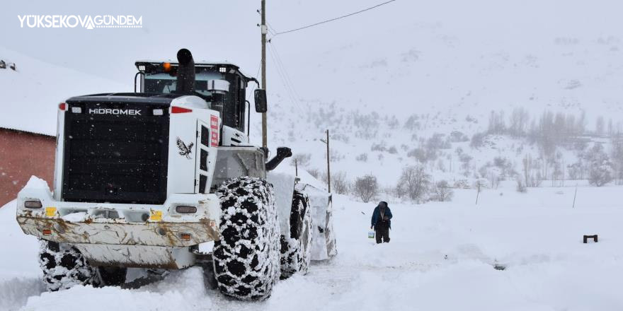 Hakkari İl Özel İdaresi; karla mücadele çalışması başlattı