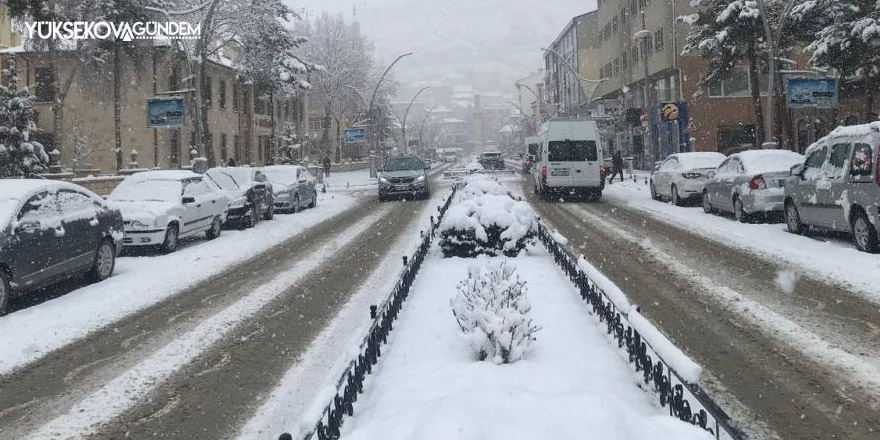 Bayburt’ta soğuk hava ve kar yağışı etkili oluyor