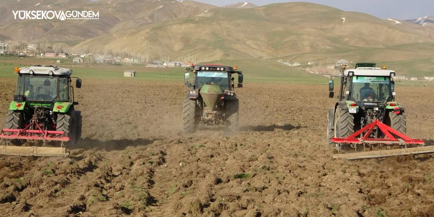 Yüksekovalı çiftçiler tarla ekimine başladı