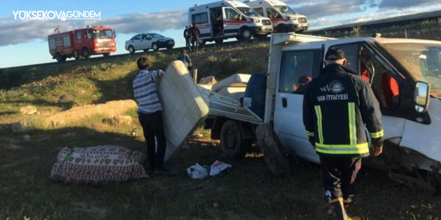 Van'da kamyonet şarampole uçtu: 3 yaralı