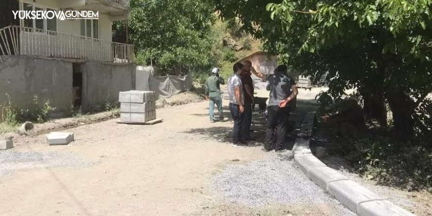 Hakkari Belediyesinden parke taşı döşeme çalışması