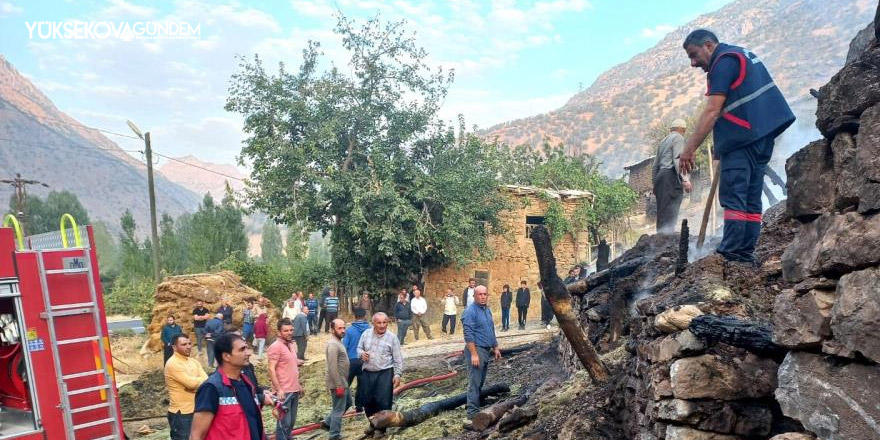 Hakkari’de 15 ton saman ve 250 bağ ot yandı