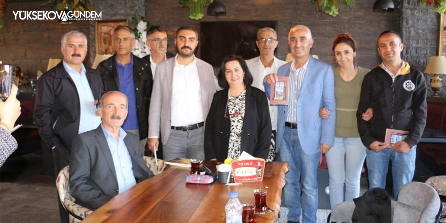 Yüksekovalı Yazar Dinçer Okuyucularıyla Bir Araya Geldi