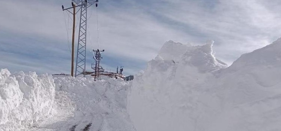 Şemdinli'de 9 yerleşim yerinin yolu ulaşıma kapandı