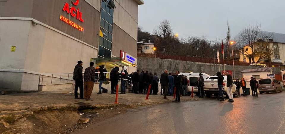 Turnuvaya giden öğrencileri taşıyan kamyonet kaza yaptı: 6 yaralı