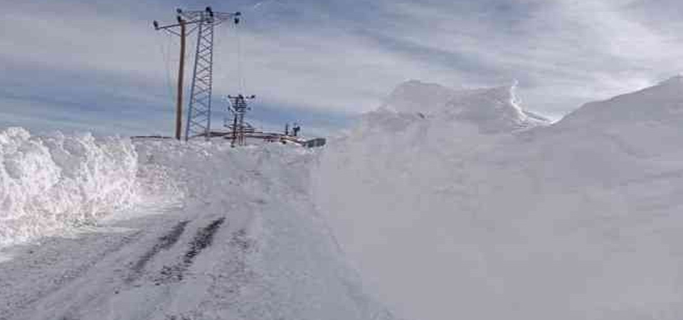 Hakkari'de 2 köy 8 mezra yolu kapalı