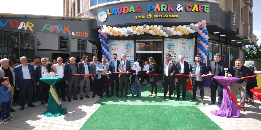 Yüksekova'da 'Lavdar Park & Cafe' isimli işyeri açıldı