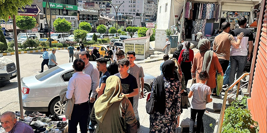 Şemdinli'de bayram telaşı başladı