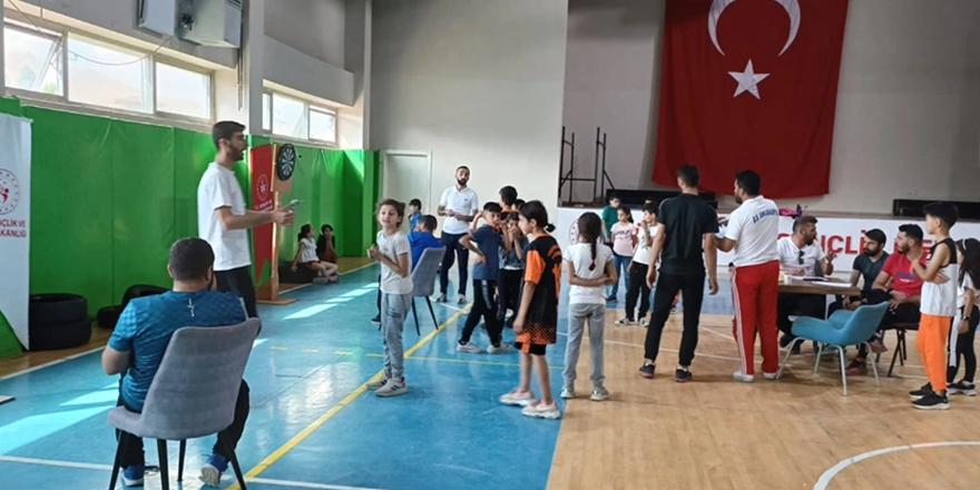 Yüksekova'da Tenis ve Dart turnuvası düzenlendi