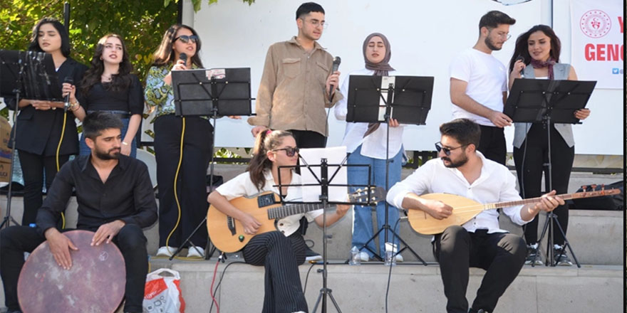 Yüksekova'da Kültür, Sanat ve Spor etkinliğine yoğun ilgi