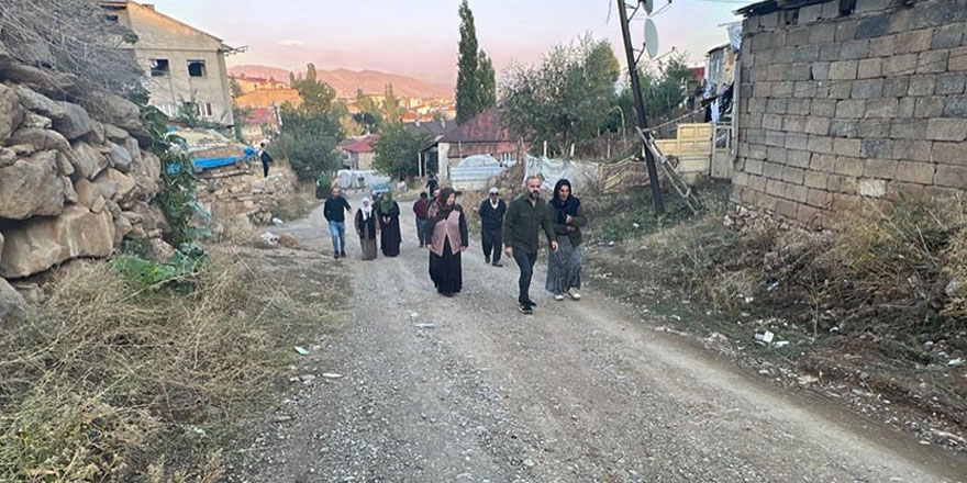 Yüksekova’da bozuk yollar mahalleliyi bezdirdi