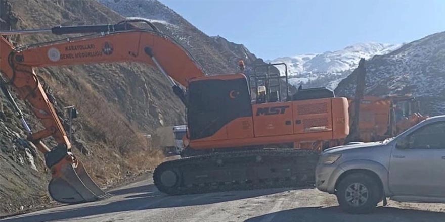 Hakkari- Yüksekova kara yolu ulaşıma kapalı