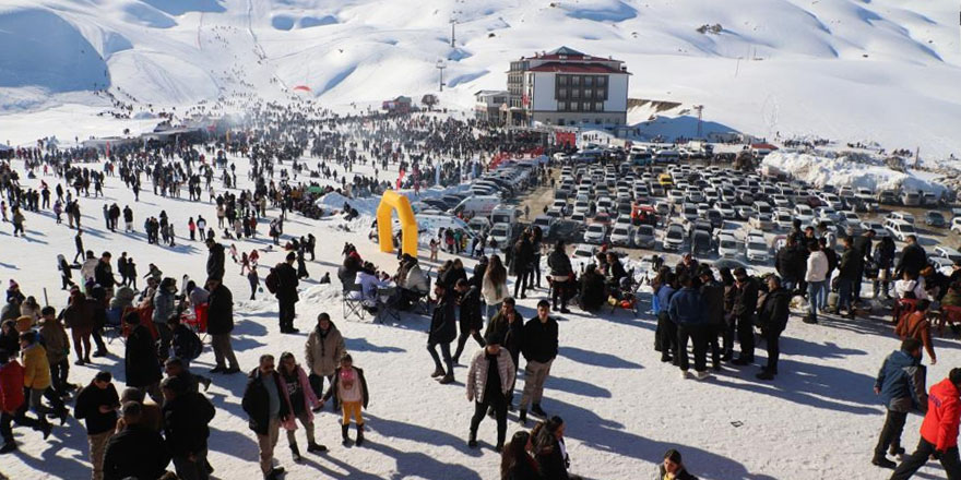 16 bin kişinin katıldığı Hakkari 5. Kar Festivali sona erdi