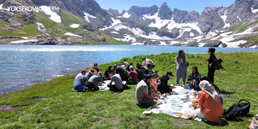 35 dağcı Sat Gölleri'nin güzelliklerini görme fırsatı buldu