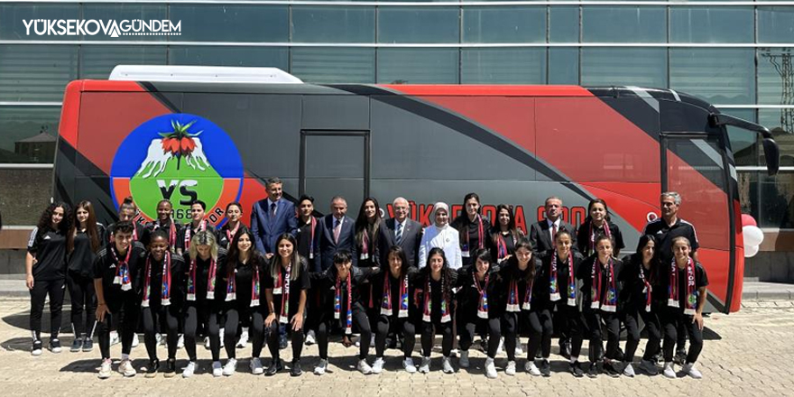 Bakan Güler ve Bakan Göktaş’tan Yüksekova kadın futbol takımına otobüs desteği