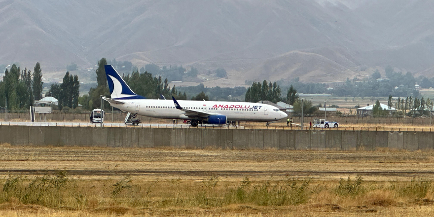 Anadolujet'in Ankara-Yüksekova uçağı pistten çıktı