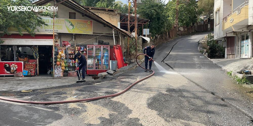 Selden sonra caddeler tazyikli suyla yıkandı