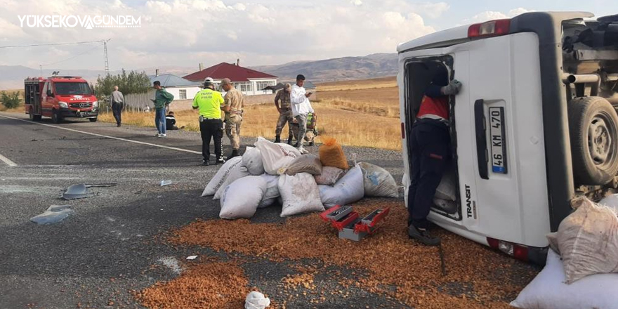 Van’da minibüs takla attı: 2 yaralı