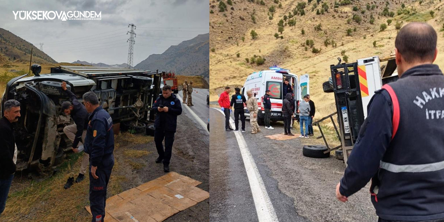 Hakkari’de kamyonet devrildi: 1 yaralı