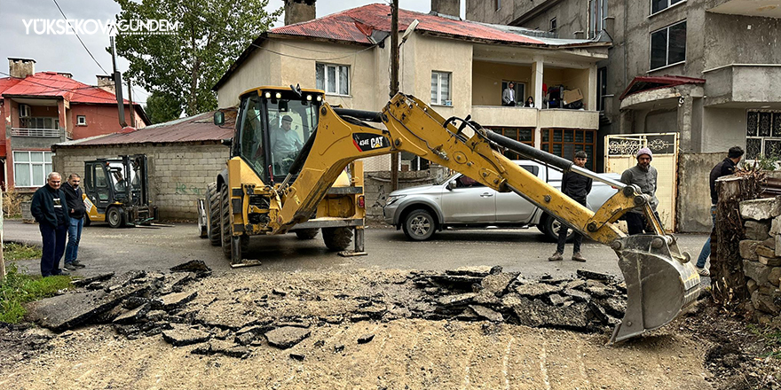 Belediye Mezarlık Mahallesi'nde Kilitli Parke Taşı Çalışmalarına başladı