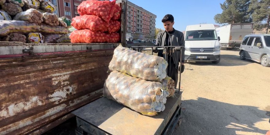 Yüksekova’da Kış Hazırlıkları: Patates ve Soğana Yoğun İlgi