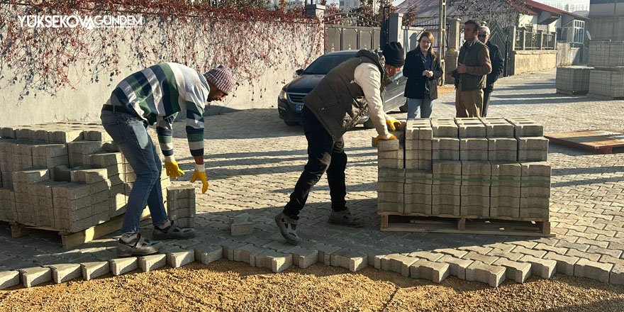 Yüksekova'da Kilitli Parke Taşı çalışmaları devam ediyor