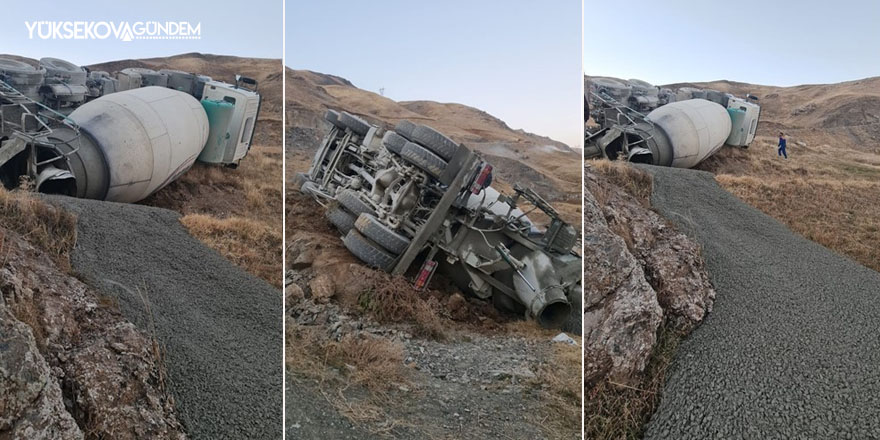 Hakkari'de beton mikseri devrildi