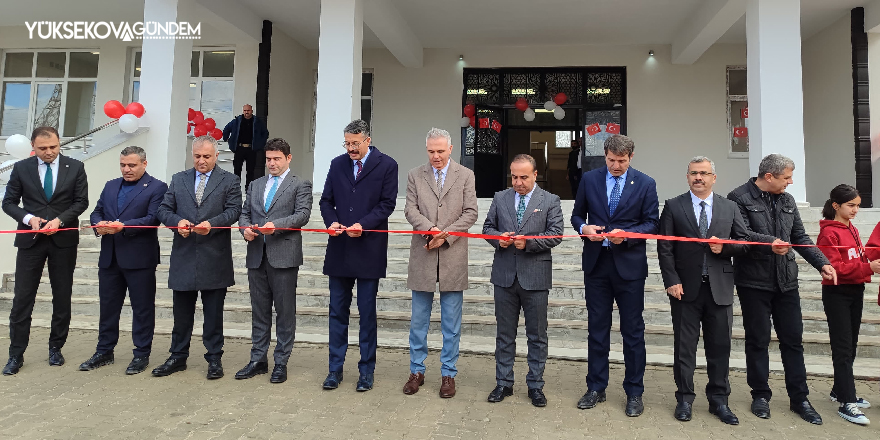 Yüksekova Atatürk Anadolu Lisesi törenle açıldı