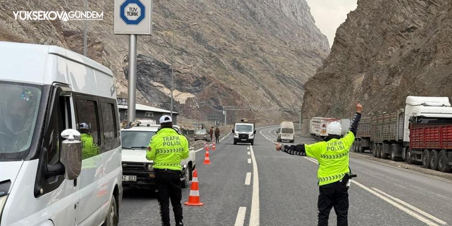 Hakkari Valiliğinde kış lastiği uyarısı