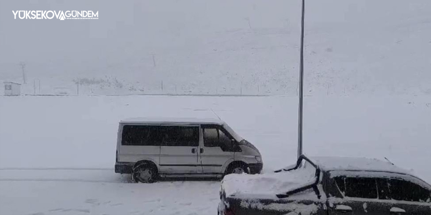 Hakkari’de kar kalınlığı 30 santimetreye ulaştı